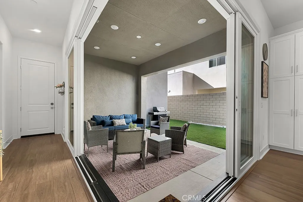 27144 Skyland Way, Valencia, California 91381 home-pic-13